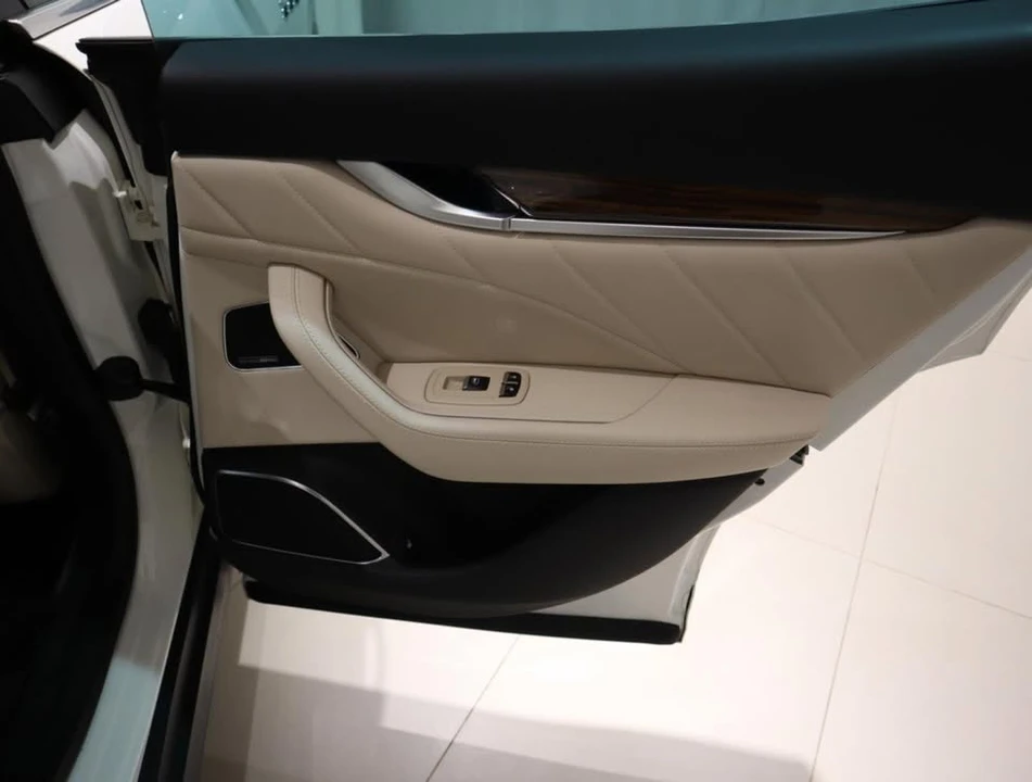 2022 Maserati Levante - Image 14 of 20