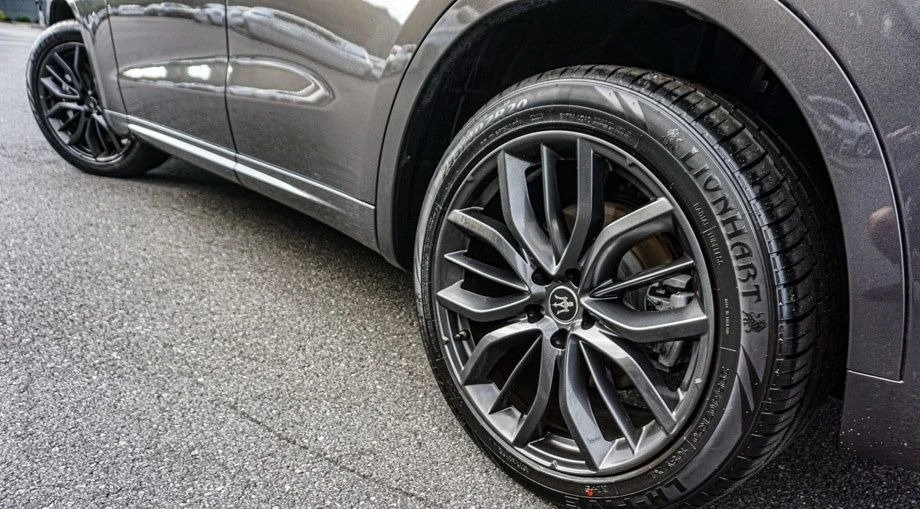 2022 Maserati Levante Modena - Image 12 of 20