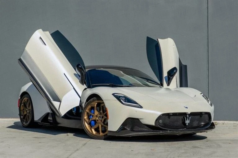 2022 Maserati MC20 - Image 2 of 18