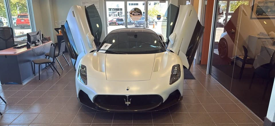 2022 Maserati MC20 - Image 8 of 10