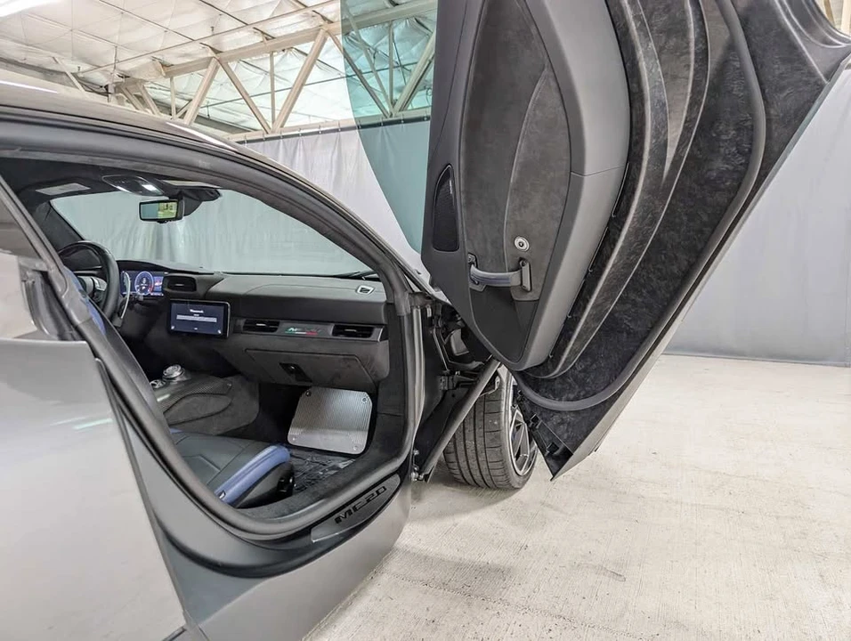 2022 Maserati MC20 - Image 8 of 18