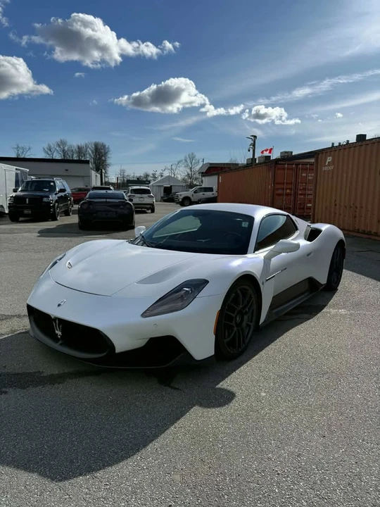2022 Maserati - Image 2 of 11