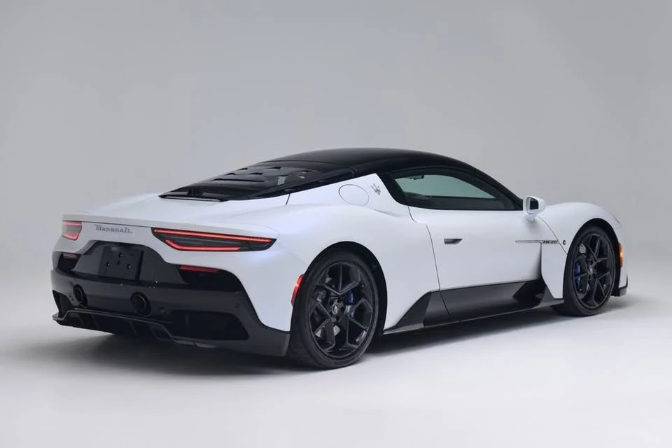 2022 Maserati MC20 - Image 2 of 20
