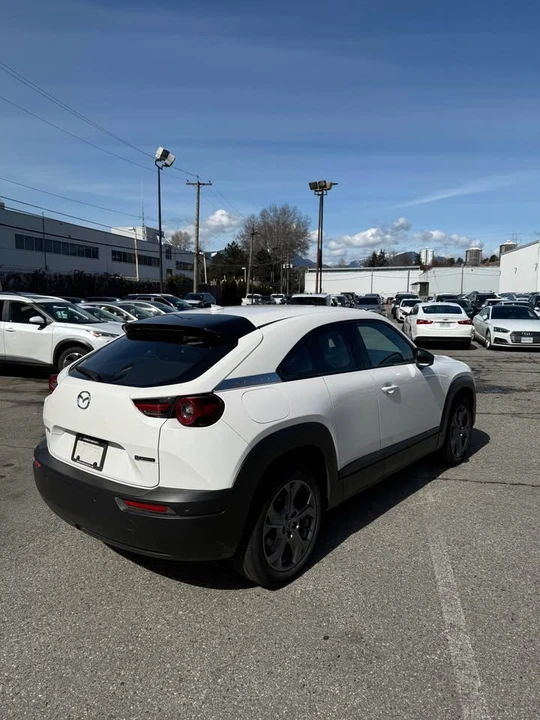2022 Mazda - Image 4 of 13