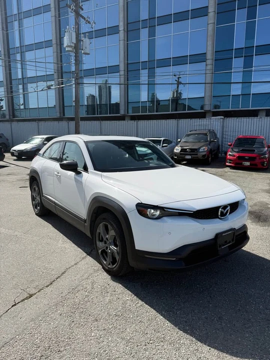 2022 Mazda - Image 3 of 13