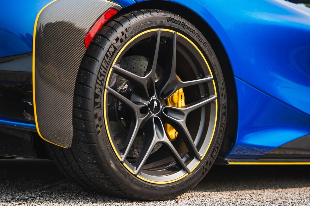 2022 McLaren 675LT - Image 27 of 31