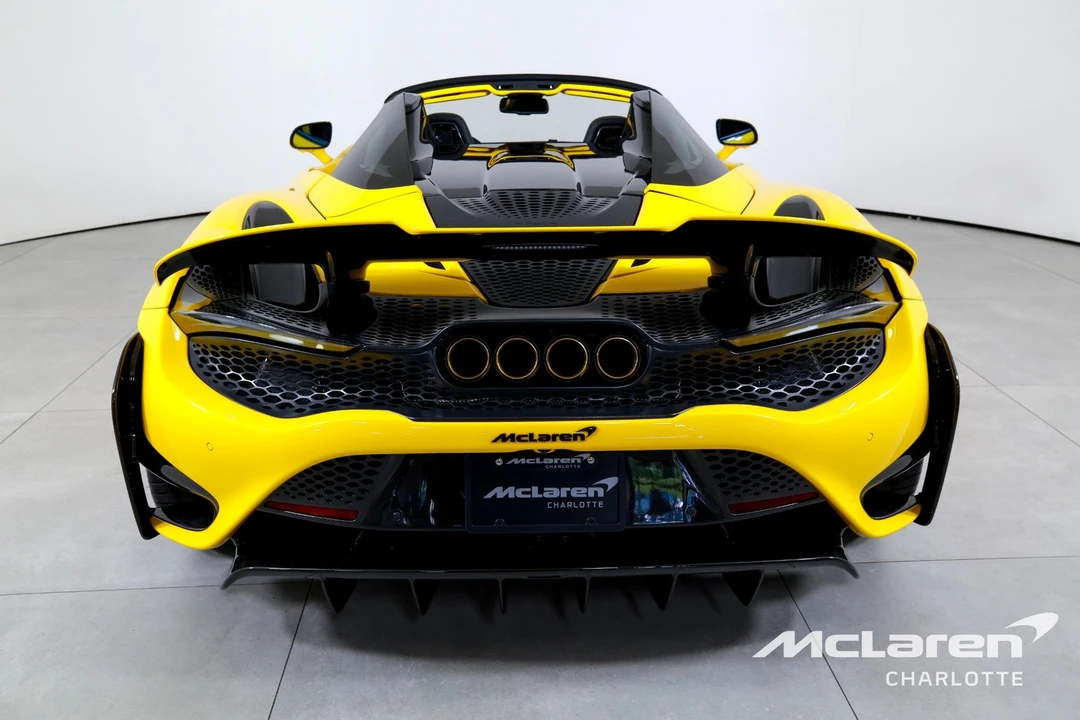 2022 McLaren 675LT - Image 9 of 31