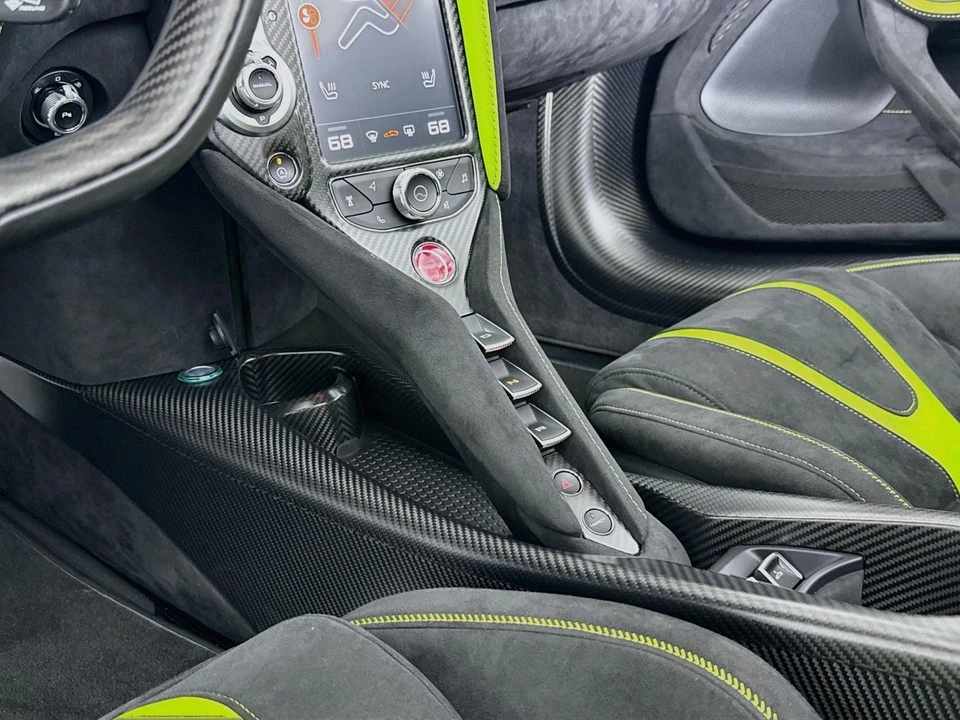 2022 McLaren 675LT - Image 26 of 31