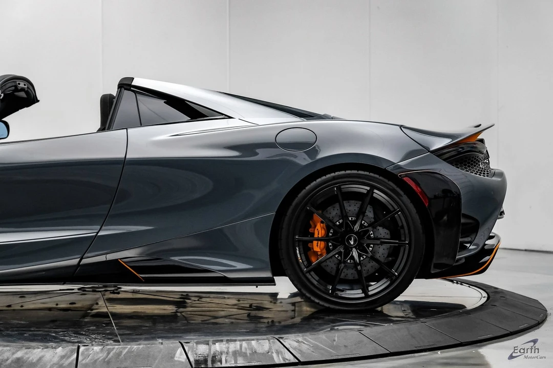 2022 McLaren 675LT Spider - Image 12 of 31