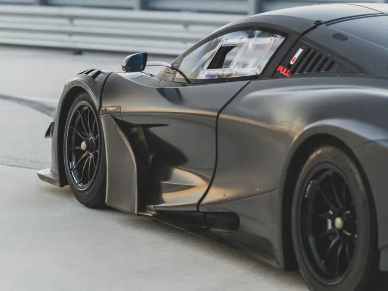 2022 McLaren 720S - Image 17 of 31