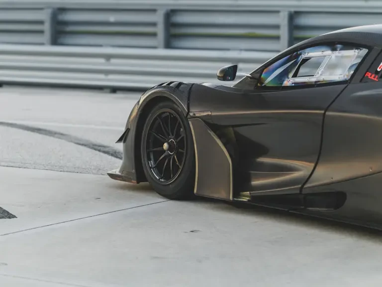 2022 McLaren 720S - Image 16 of 31