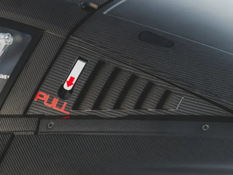 2022 McLaren 720S - Image 18 of 31