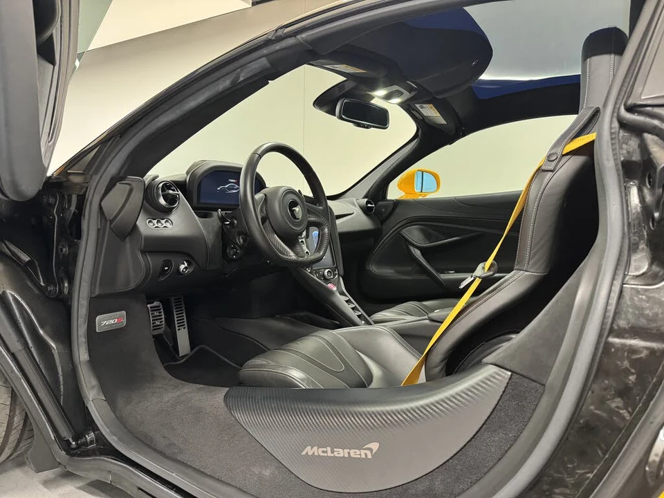 2022 McLaren 720S Spider - Image 2 of 18