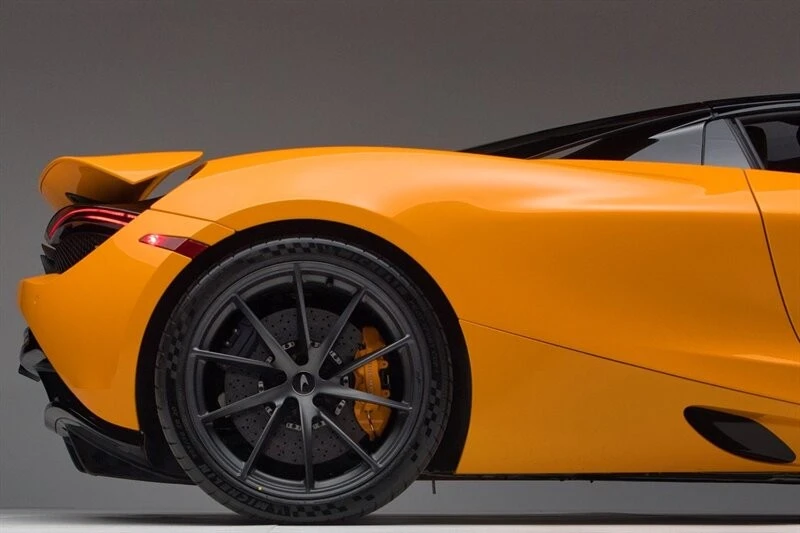2022 McLaren 720S - Image 17 of 21