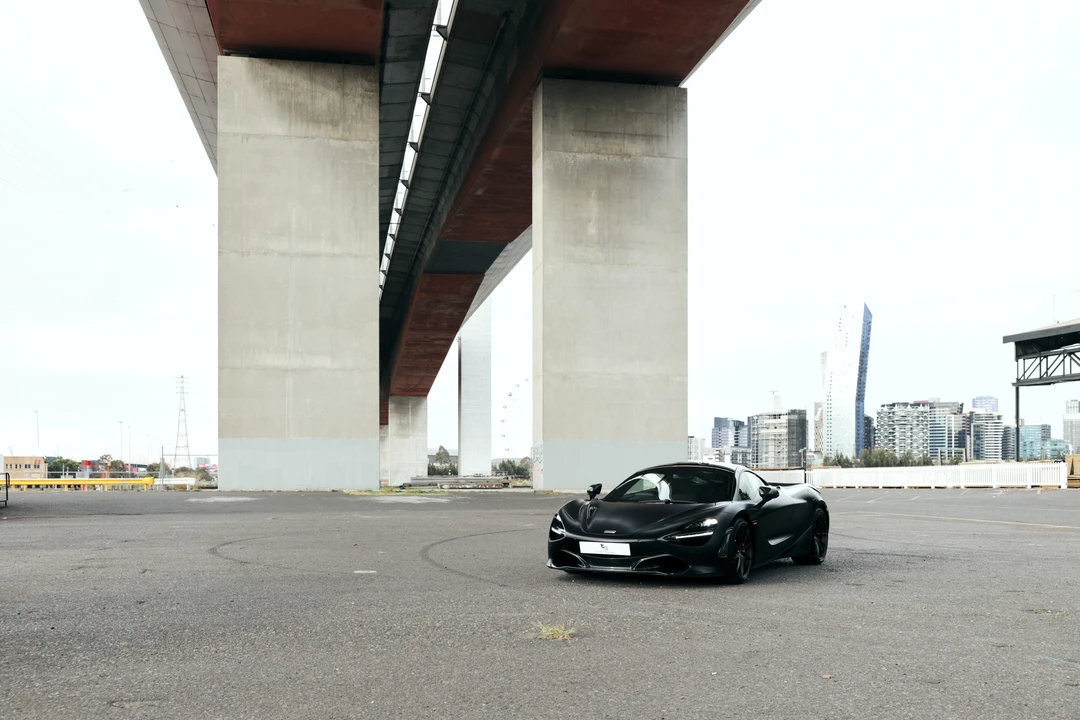 2022 McLaren 720S - Image 17 of 31
