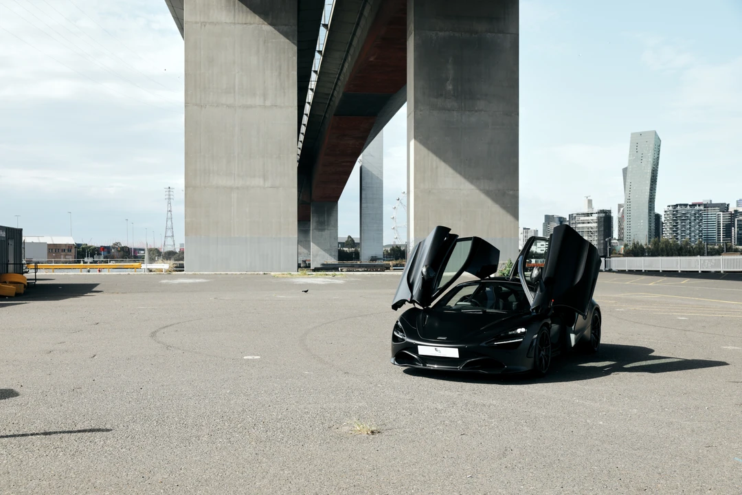 2022 McLaren 720S - Image 12 of 31