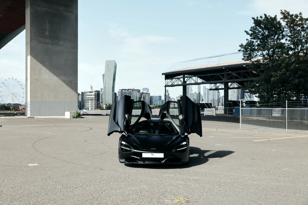 2022 McLaren 720S - Image 18 of 31