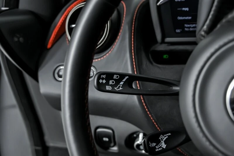 2022 McLaren 720S - Image 25 of 31
