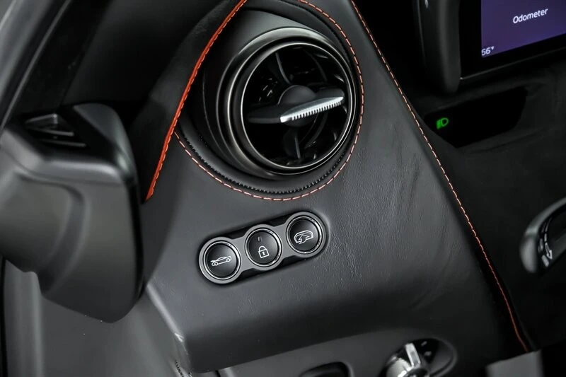 2022 McLaren 720S - Image 18 of 31