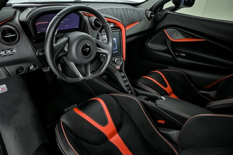 2022 McLaren 720S - Image 17 of 31