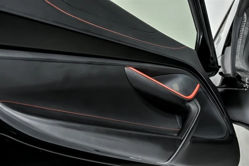 2022 McLaren 720S - Image 15 of 31