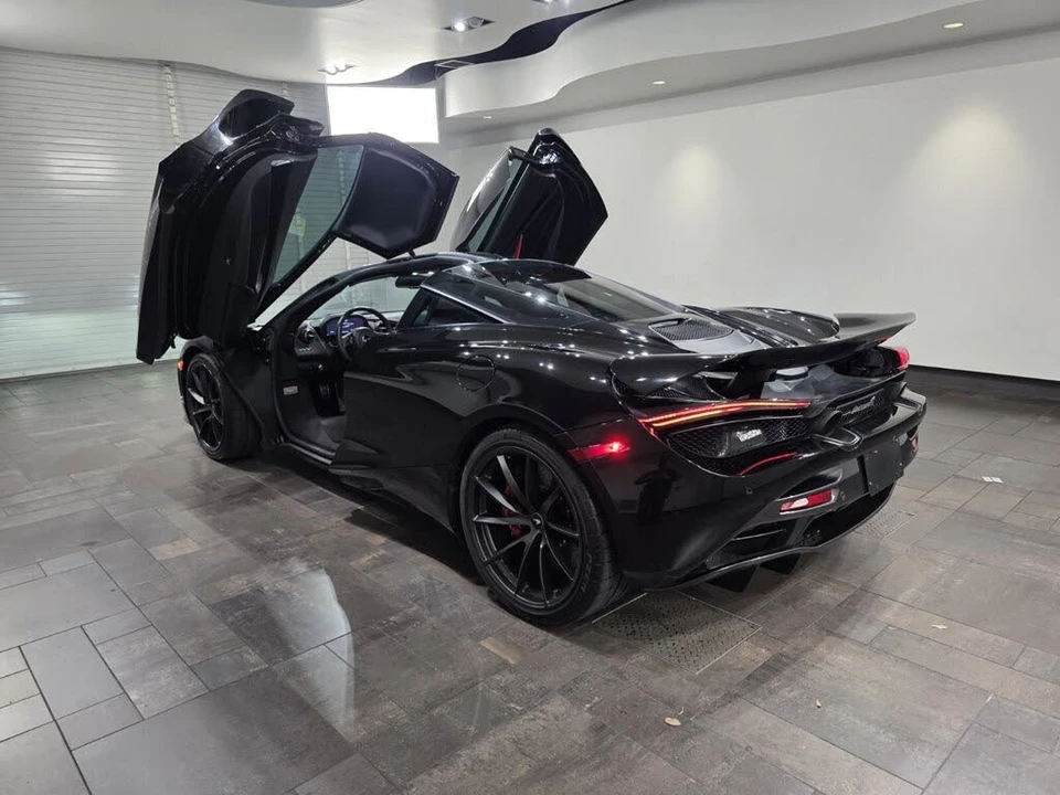 2022 McLaren 720S - Image 22 of 25