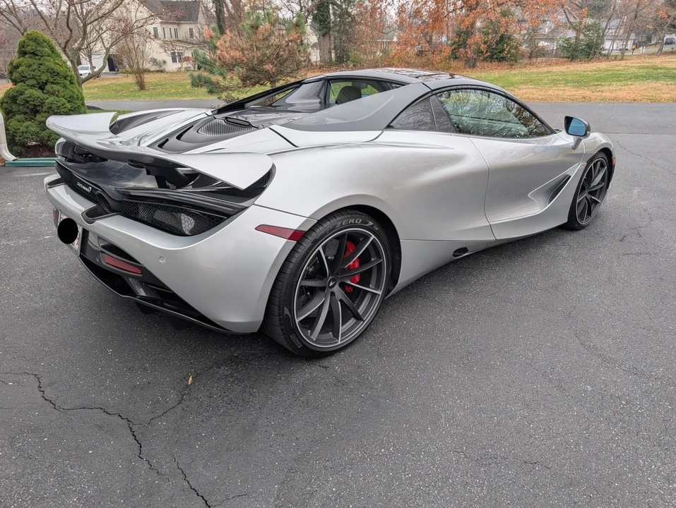 2022 McLaren 720S - Image 18 of 21