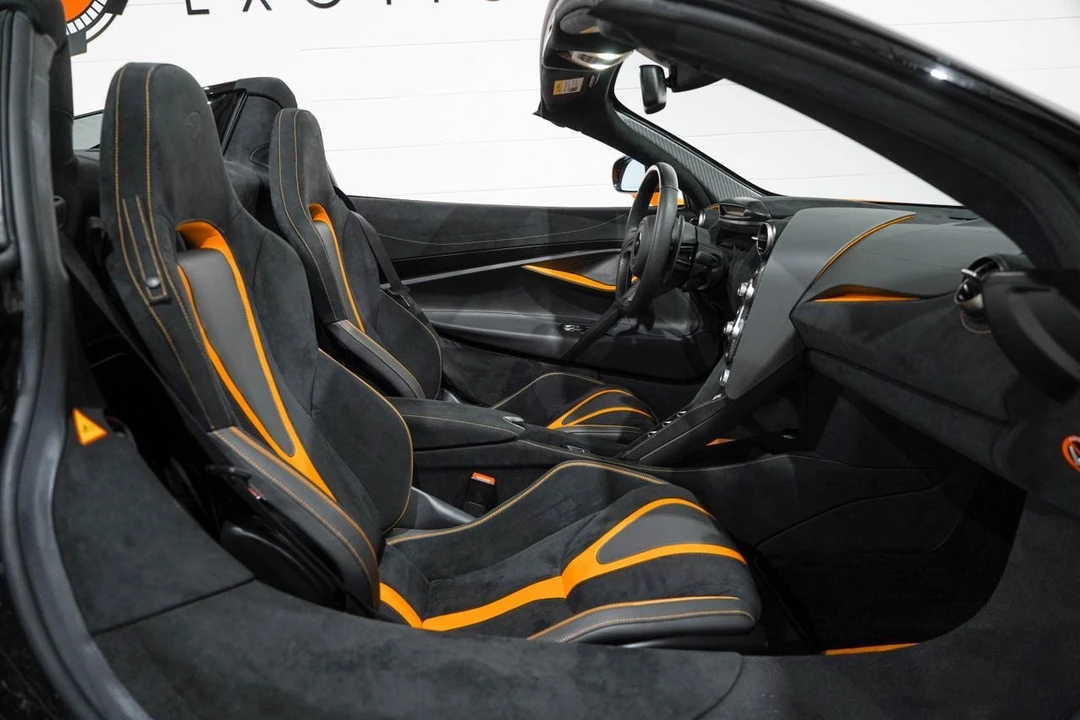 2022 McLaren 720S - Image 17 of 21