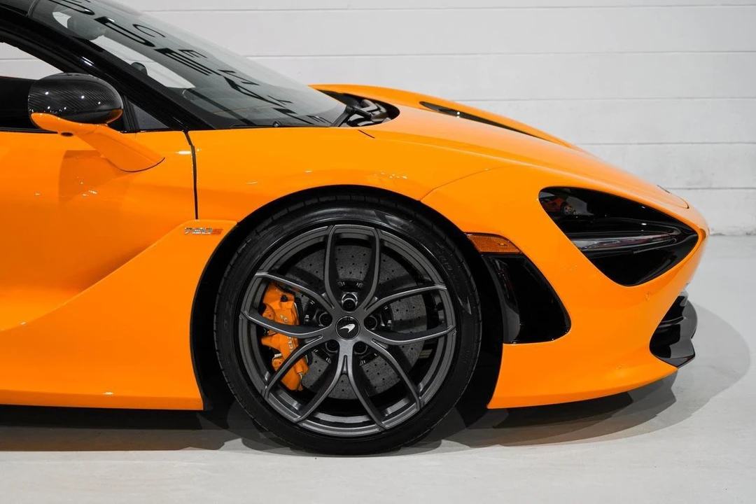 2022 McLaren 720S - Image 24 of 31