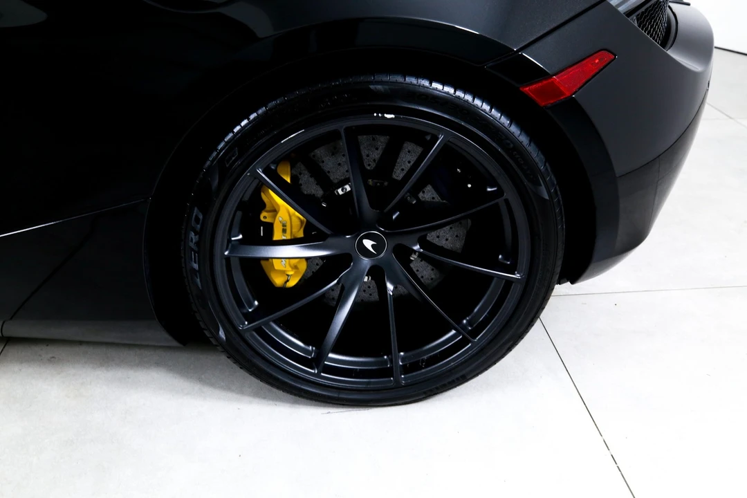 2022 McLaren 720S - Image 27 of 31