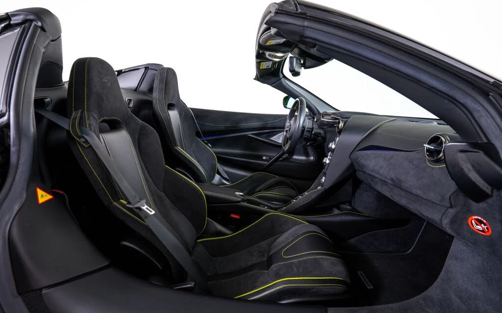 2022 McLaren 720S Spider - Image 26 of 28