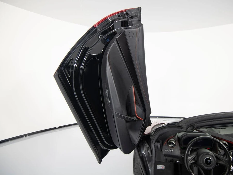 2022 McLaren 720S Spider - Image 11 of 31
