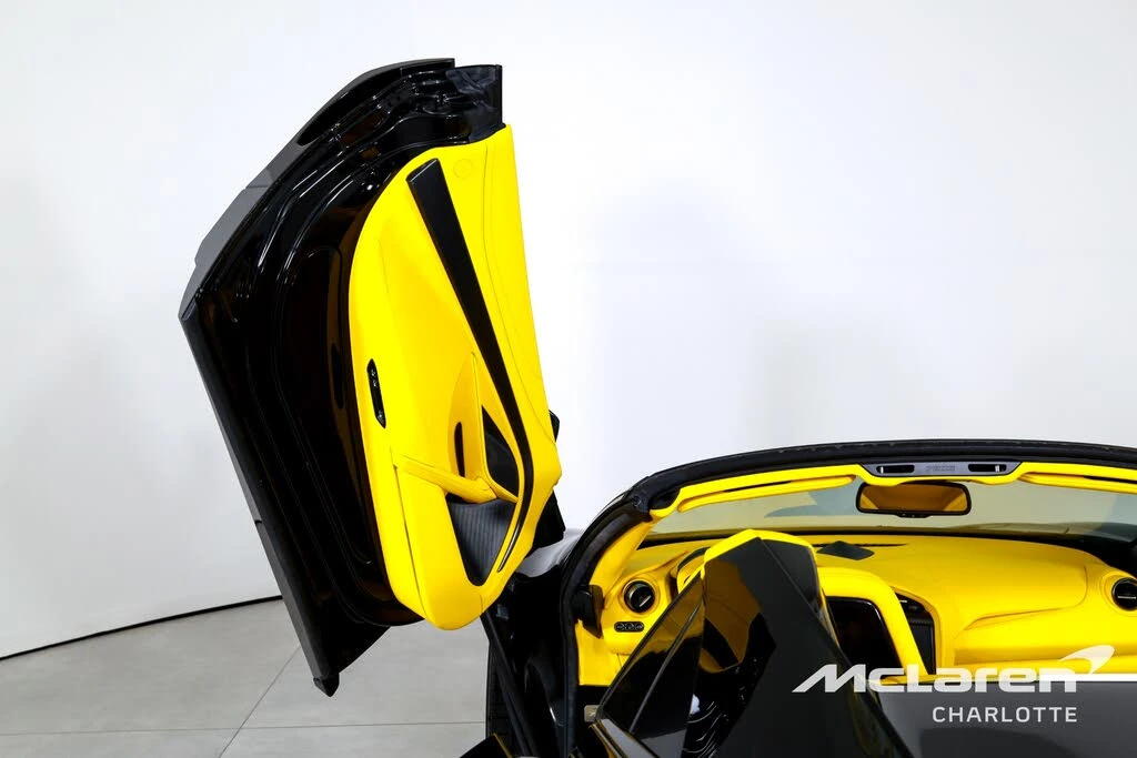 2022 McLaren 720S Spider - Image 12 of 28