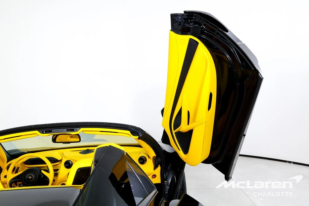 2022 McLaren 720S Spider - Image 19 of 28