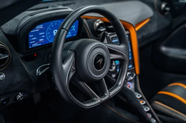 2022 McLaren 720S Spider - Image 17 of 31
