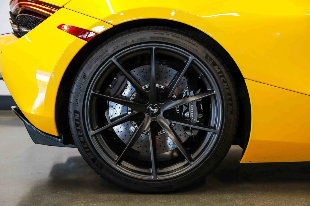 2022 McLaren 720S Spider - Image 17 of 31