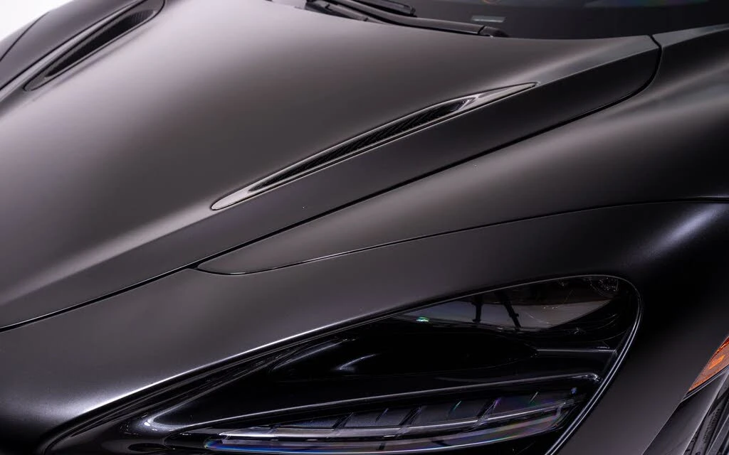 2022 McLaren 720S - Image 18 of 28