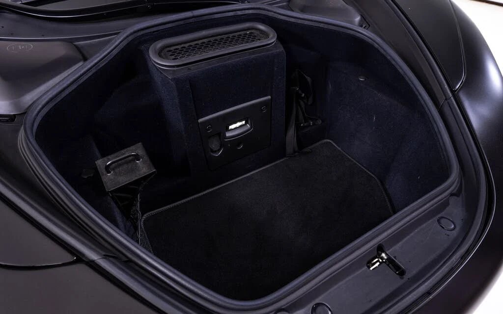 2022 McLaren 720S - Image 28 of 28