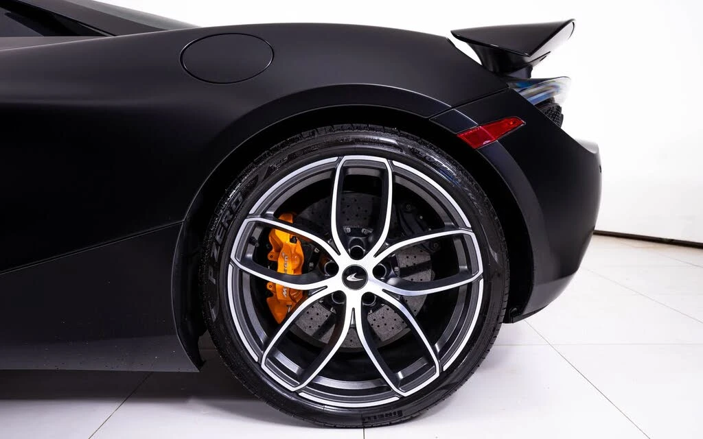 2022 McLaren 720S - Image 20 of 28