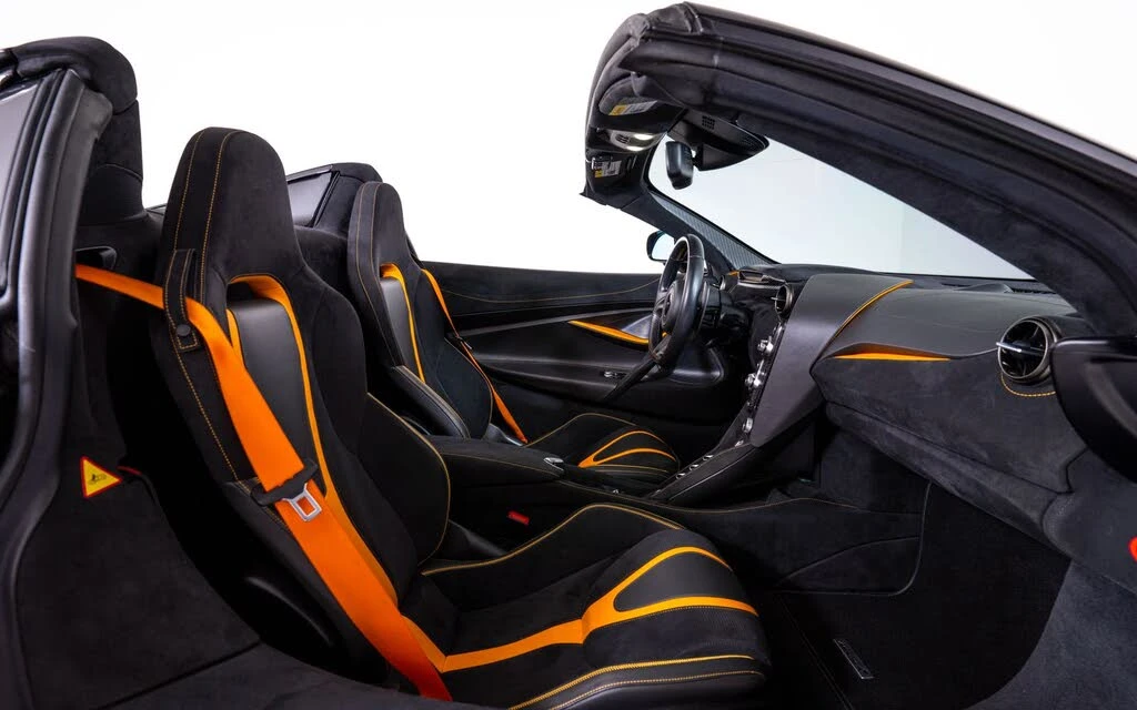2022 McLaren 720S - Image 26 of 28