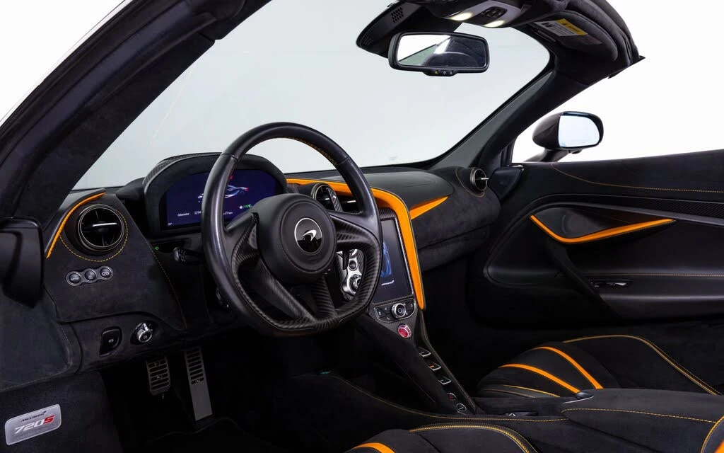 2022 McLaren 720S - Image 23 of 28