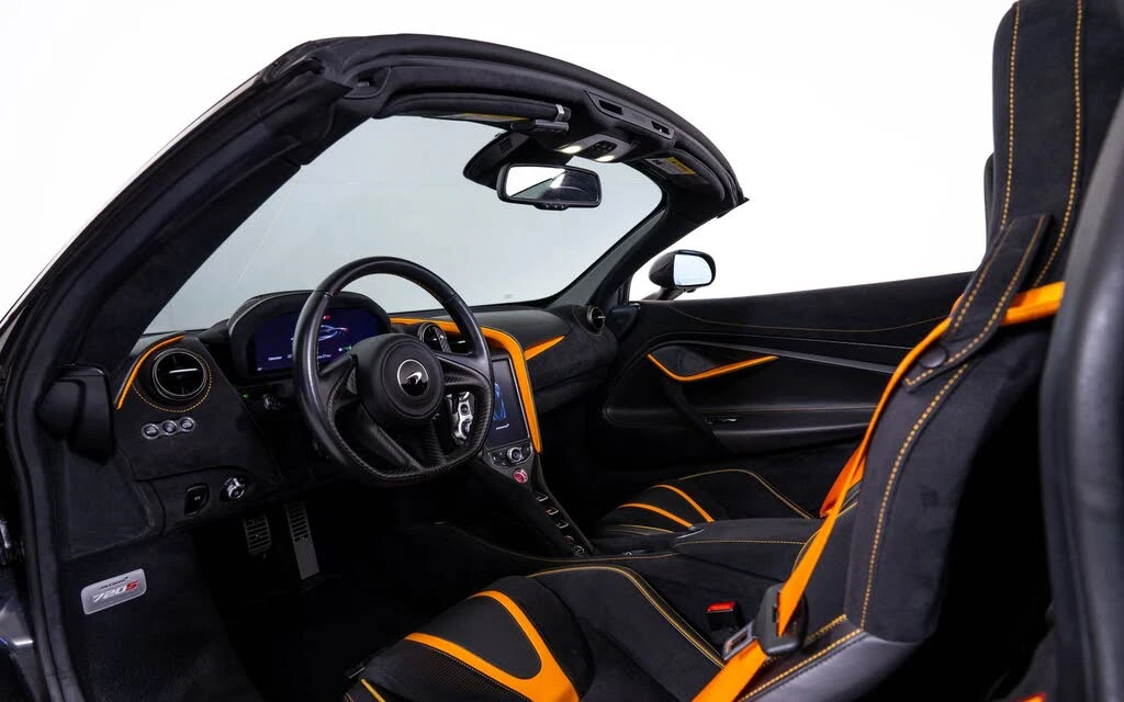 2022 McLaren 720S - Image 24 of 28