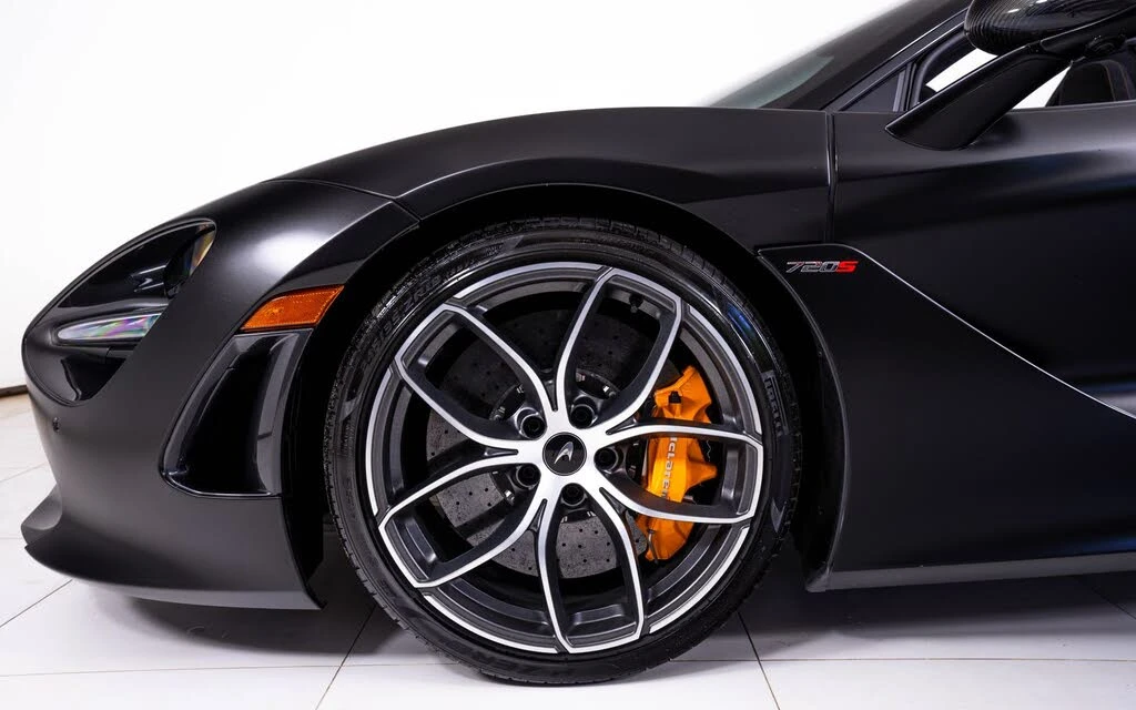 2022 McLaren 720S - Image 19 of 28
