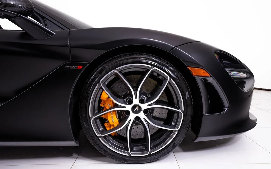 2022 McLaren 720S - Image 22 of 28