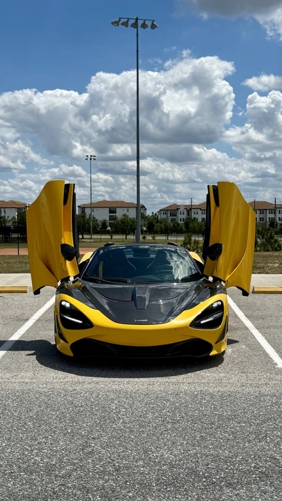 2022 McLaren 720S - Image 2 of 31