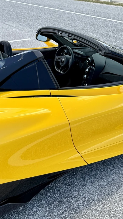 2022 McLaren 720S - Image 19 of 31