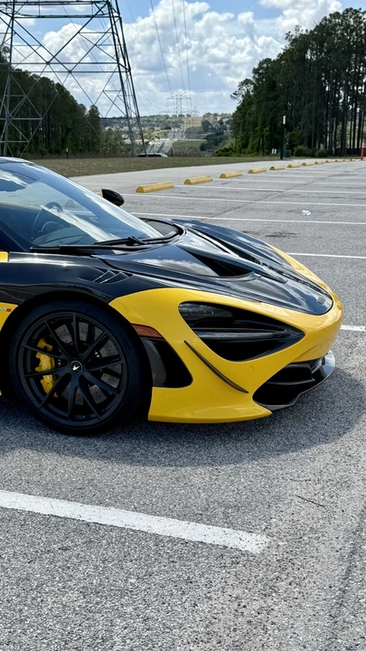 2022 McLaren 720S - Image 17 of 31