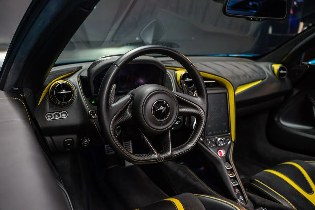 2022 McLaren 720S - Image 17 of 23