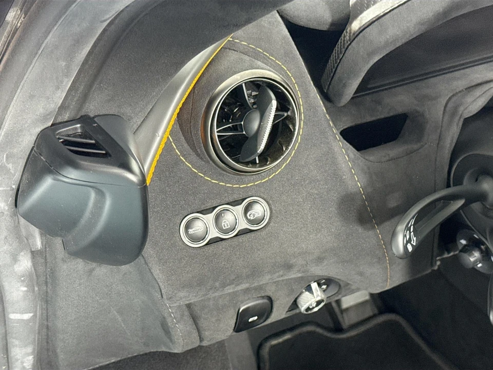 2022 McLaren 720S - Image 10 of 31