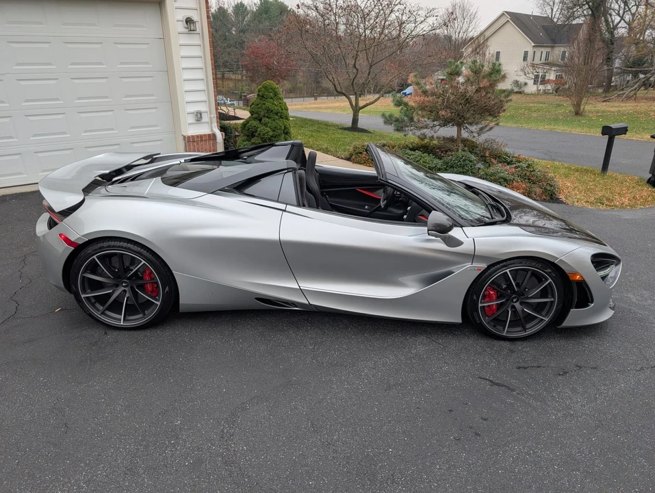 2022 McLaren 720S Spider - Image 2 of 12